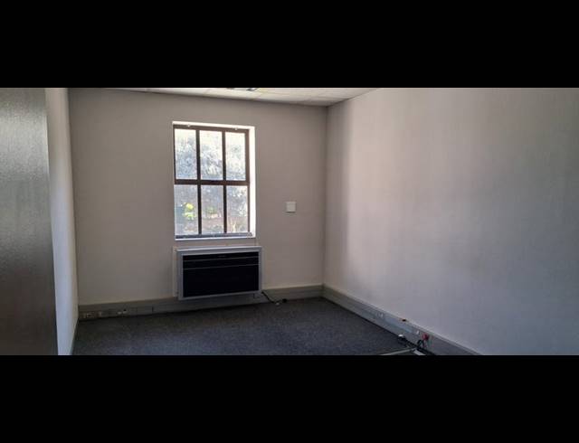 BUSINESS PROPERTY TO RENT IN BRYANSTON
